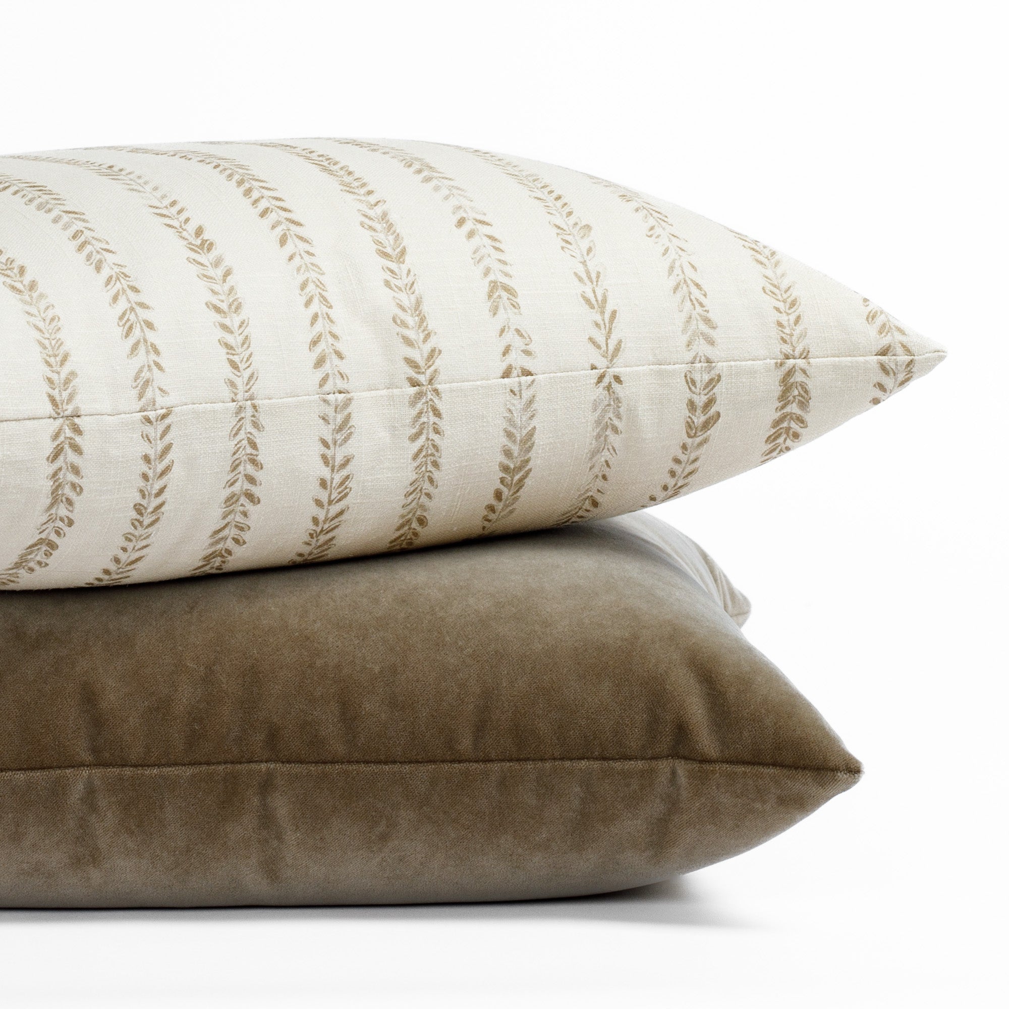 earth toned pillow pairing : Ivy Chestnut and Valentina Velvet Toffee
