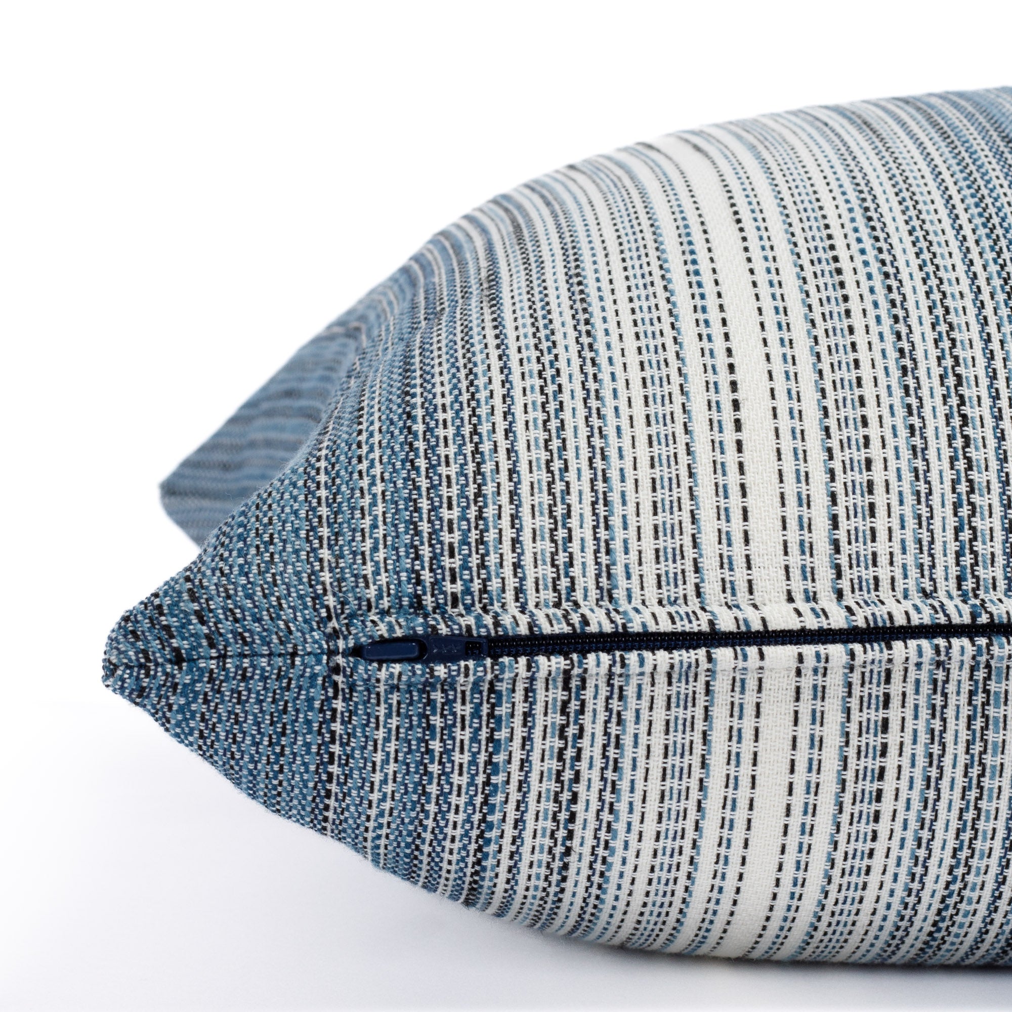 a blue and white striped outdoor: close up zipper detail